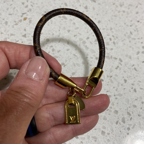 LV Monogram Luck It bracelet - Picture 2 of 9